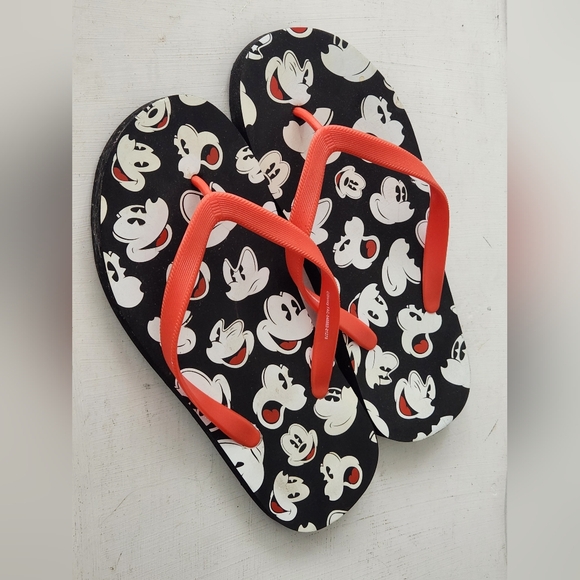 Disney Other - Disney Parks Mickey Mouse Flip Flops Men's 6-7/Women's 8-9 - Worn Once
